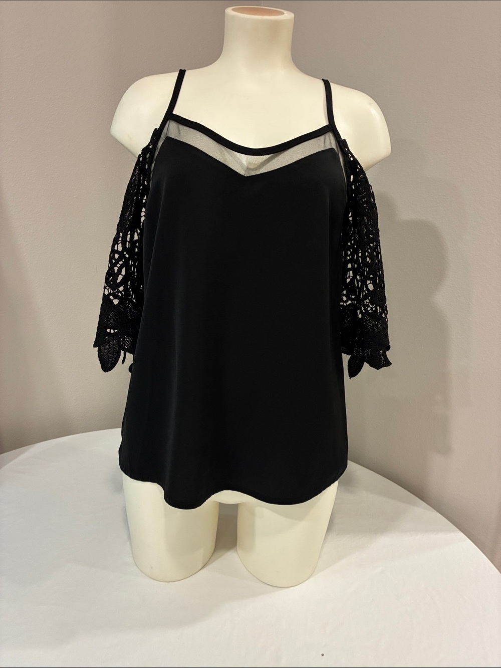 Black Cold-Shoulder Crochet Sleeve Tank Top